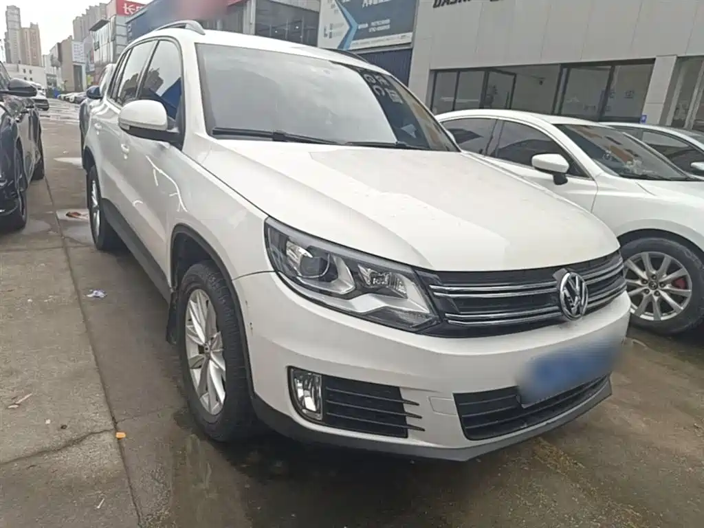 VOLKSWAGEN TIGUAN