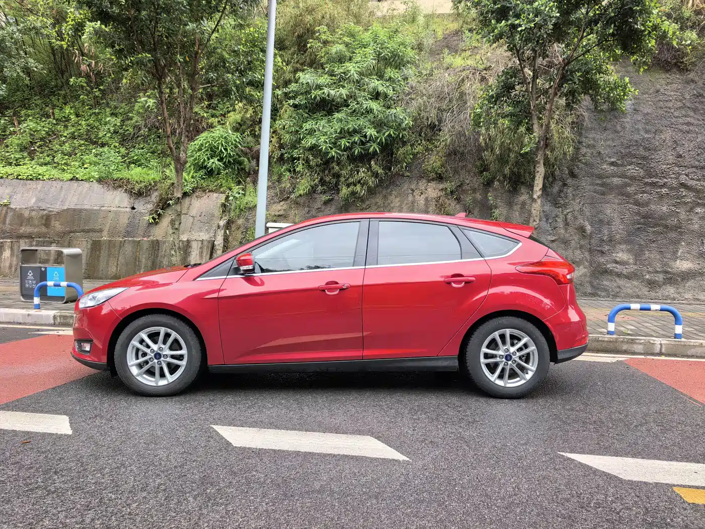 FORD FOX