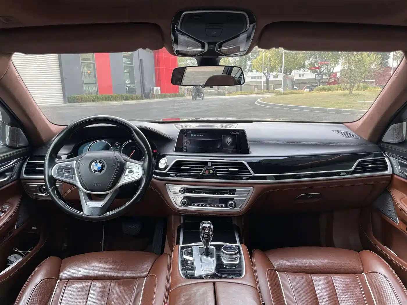 BMW 7 Series 2017 750Li xDrive Personalized Custom Edition 5-Seater фото 13