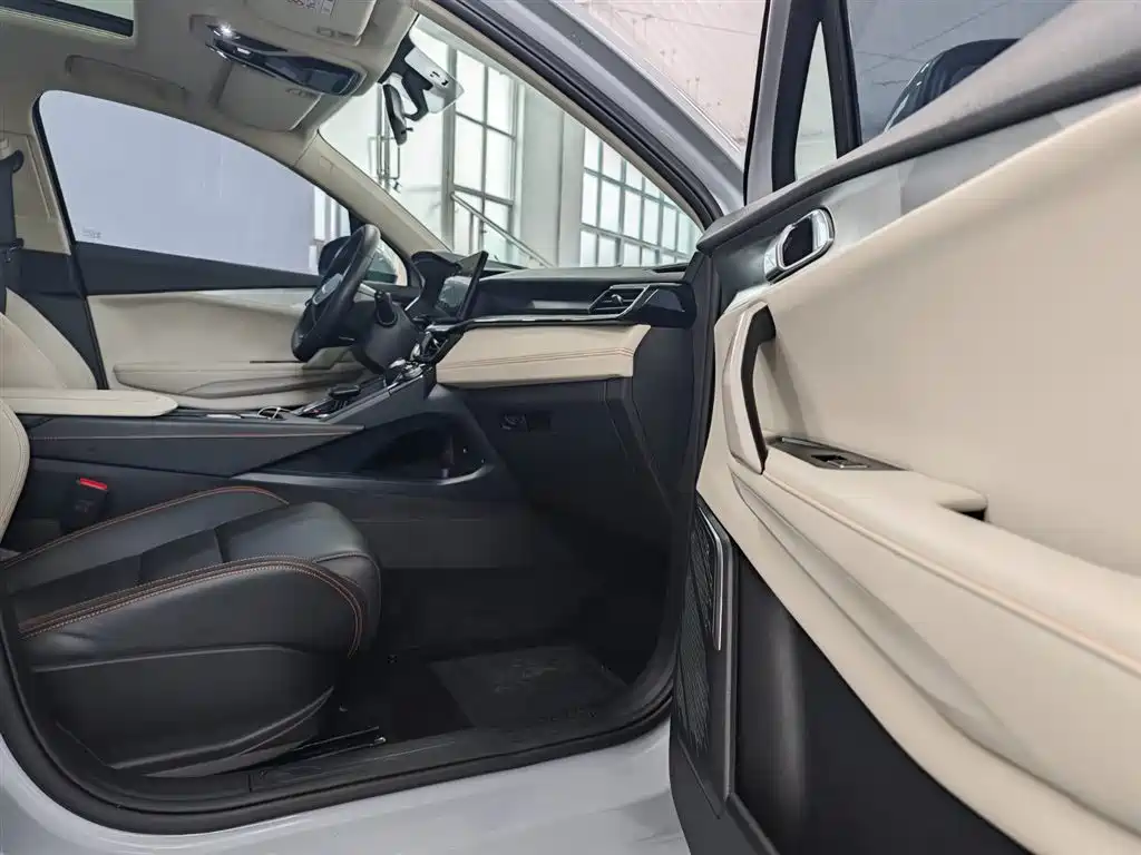 Lynk & Co 06 EM-P 2022 PHEV 84KM Range Pro фото 15