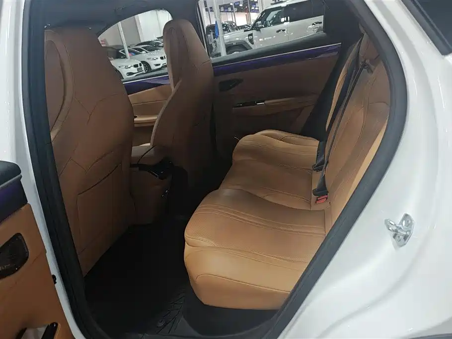 Geely Galaxy Galaxy L7 2025 EM-i 115km Explorer+ Edition фото 11