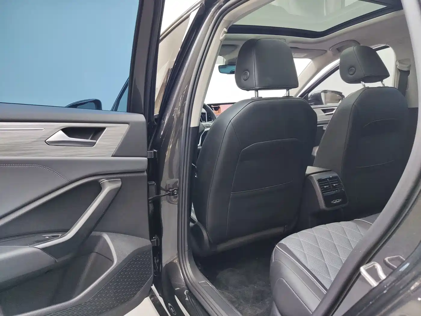Volkswagen Sagitar 2023 280TSI DSG Surpass Plus Edition фото 8