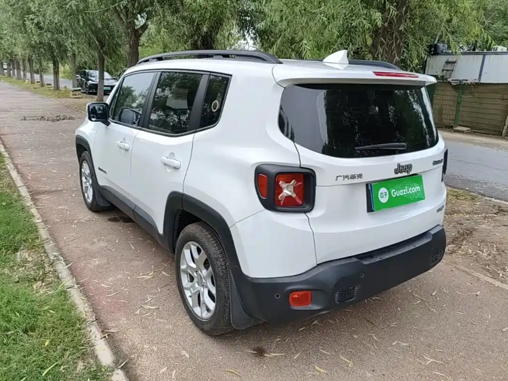 Photo 5 - Jeep Renegade