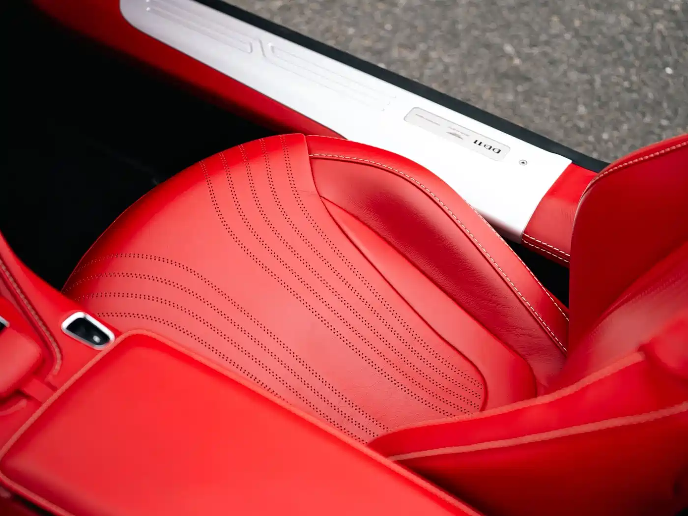 Aston Martin DB11 2019 4.0T V8 Volante фото 18