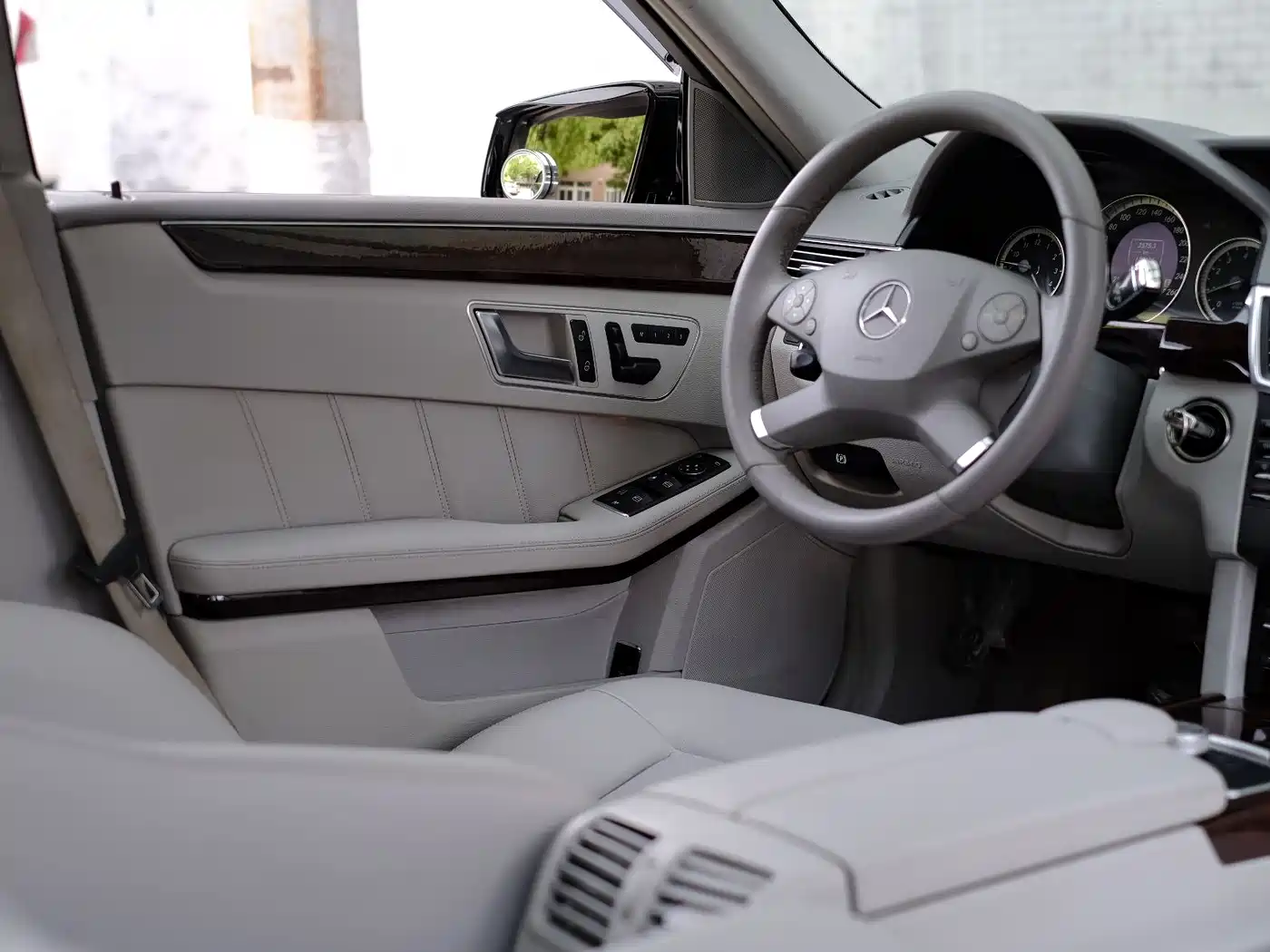 Mercedes-Benz E-Class 2012 E 200 L CGI Elegance фото 47