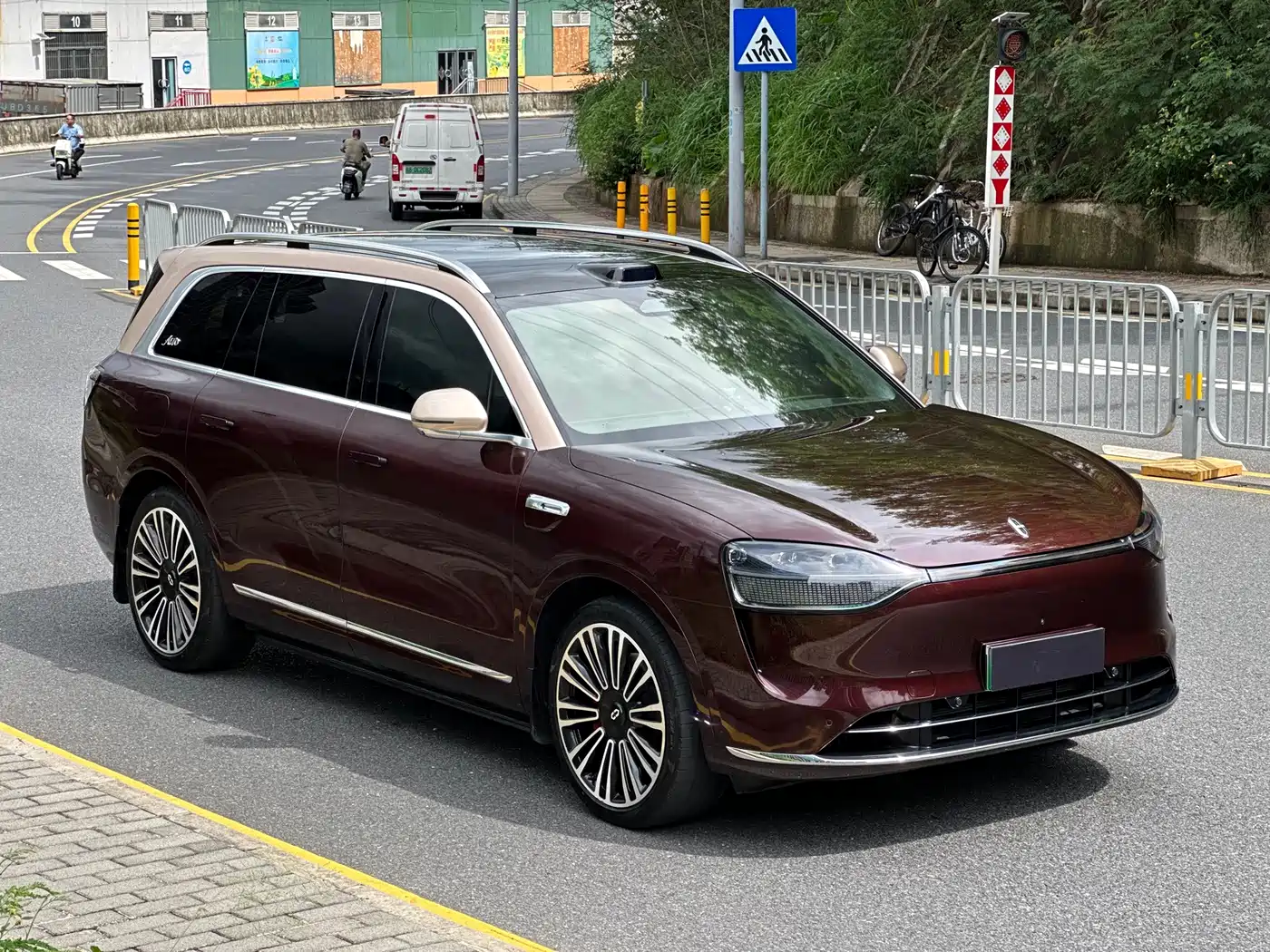 AITO Wenjie AITO M9 2025 Extended Range Max 52kWh 6-Seater фото 4