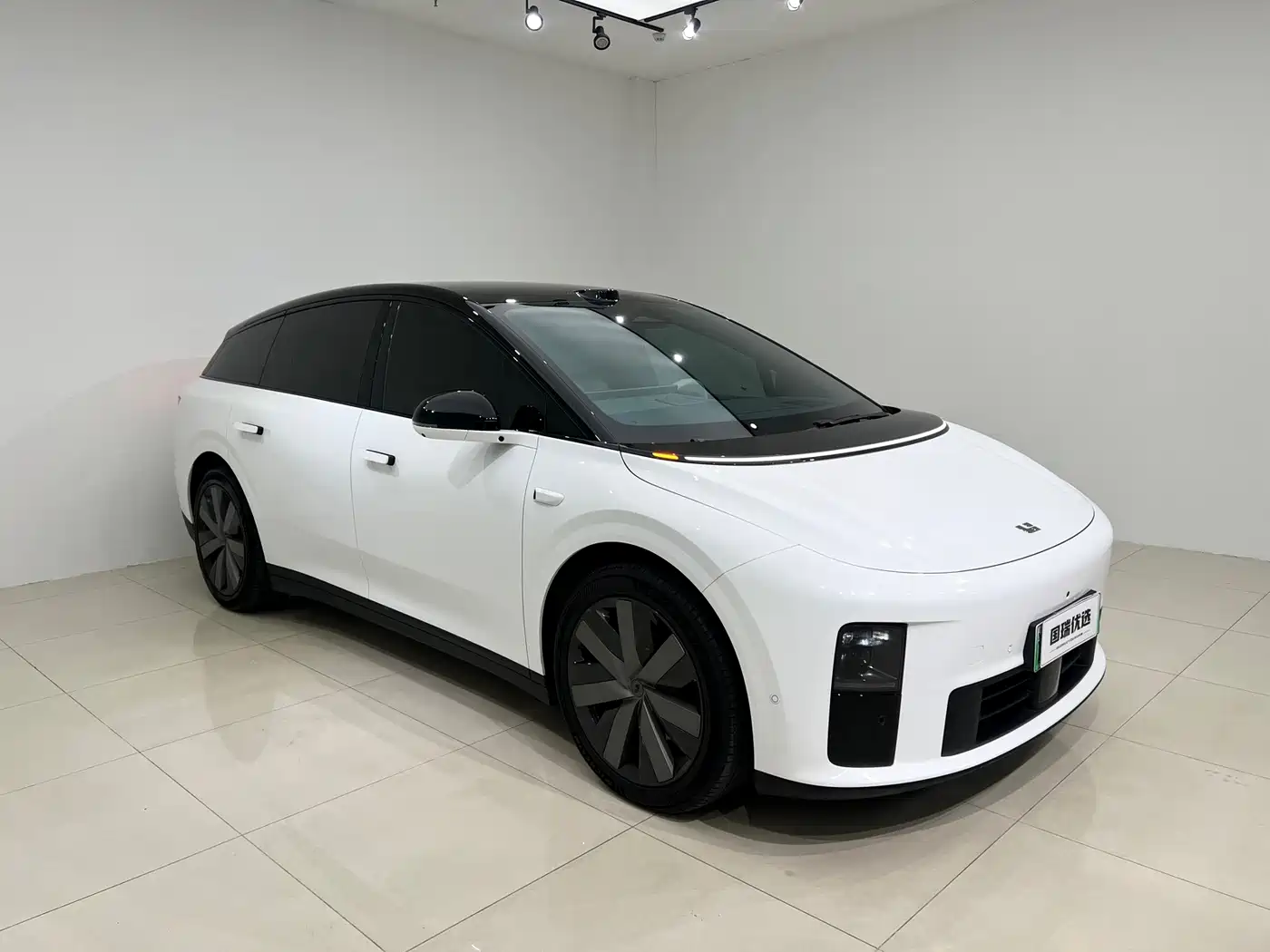 Фото 3 - Li Auto i6