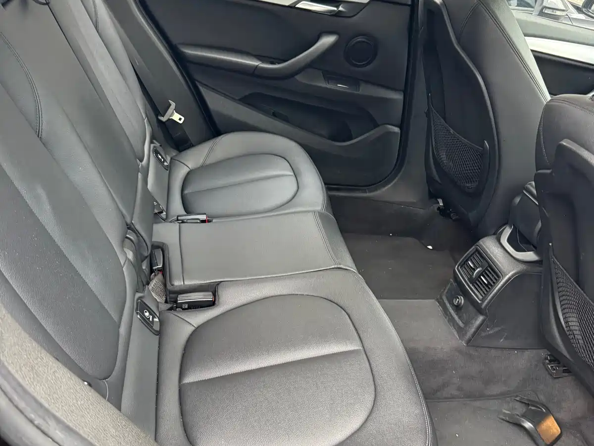 BMW X1 2016 sDrive18Li Premium Model фото 16