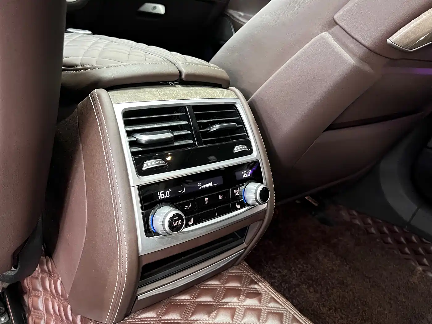 BMW 7 Series 2019 Facelift 740Li Leading Luxury Package фото 10