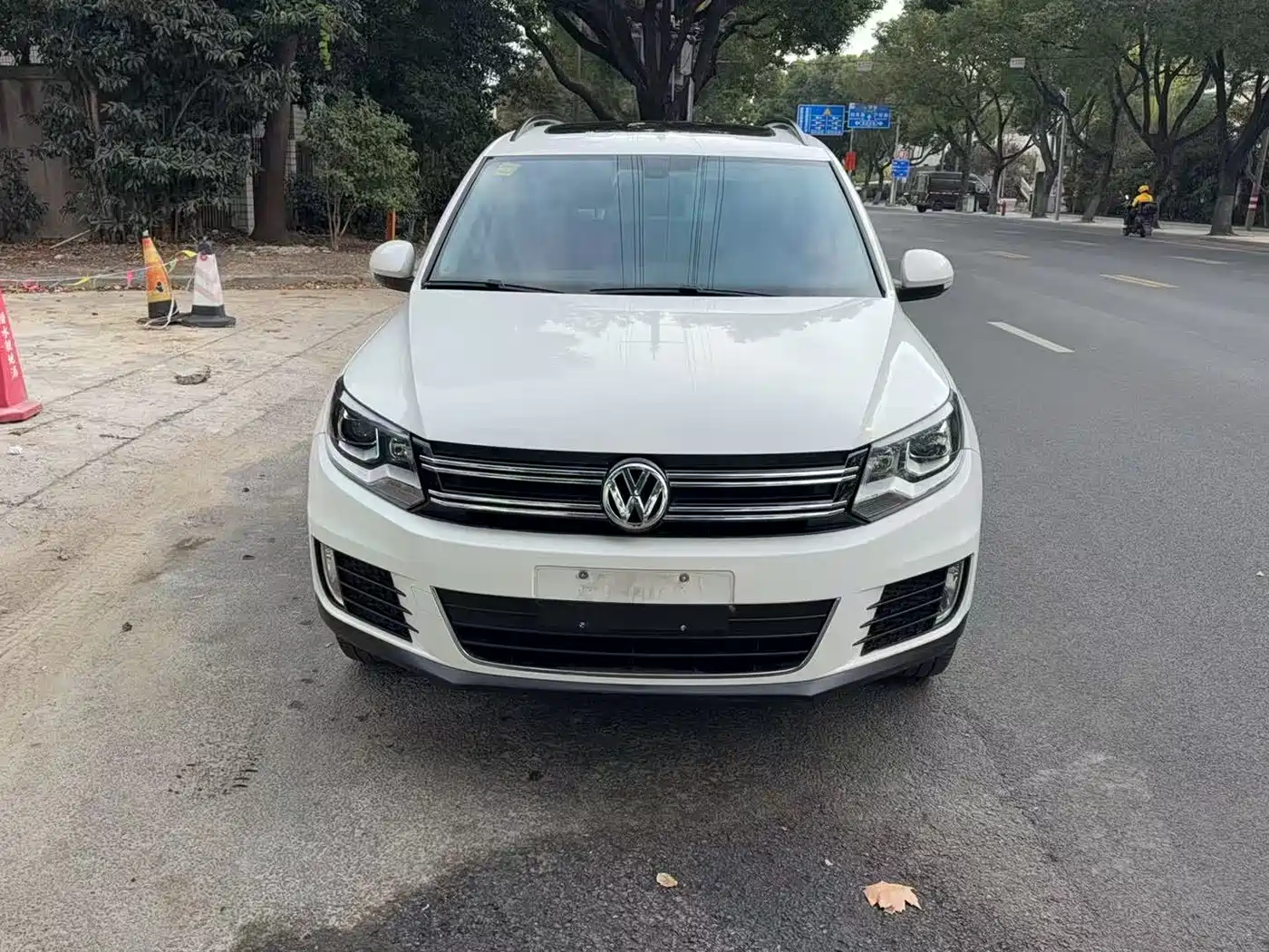 VOLKSWAGEN TIGUAN
