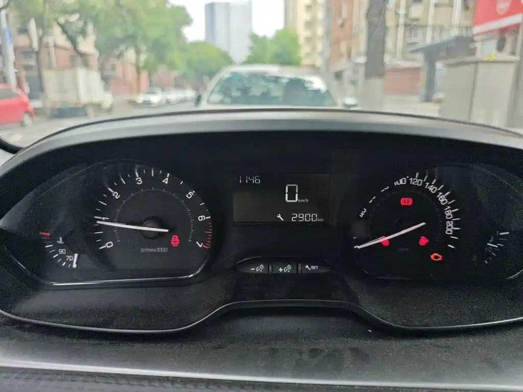 صورة 4 - Peugeot 2008
