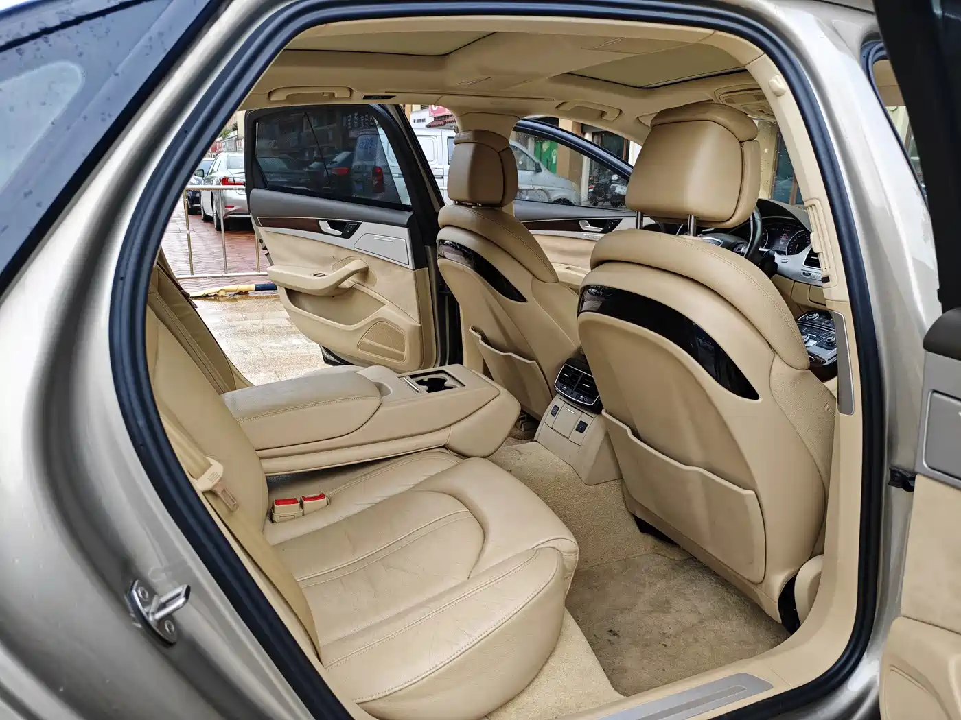 Фото 10 - Audi A8