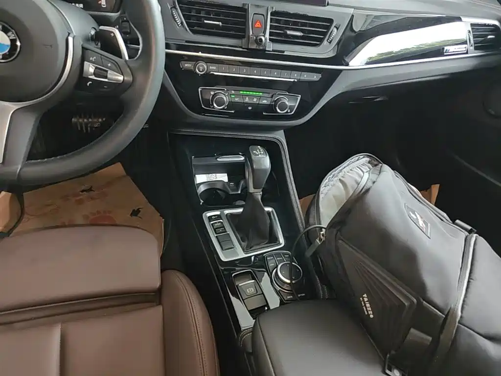BMW 1 Series 2019 120i Leading M Sport Package фото 14