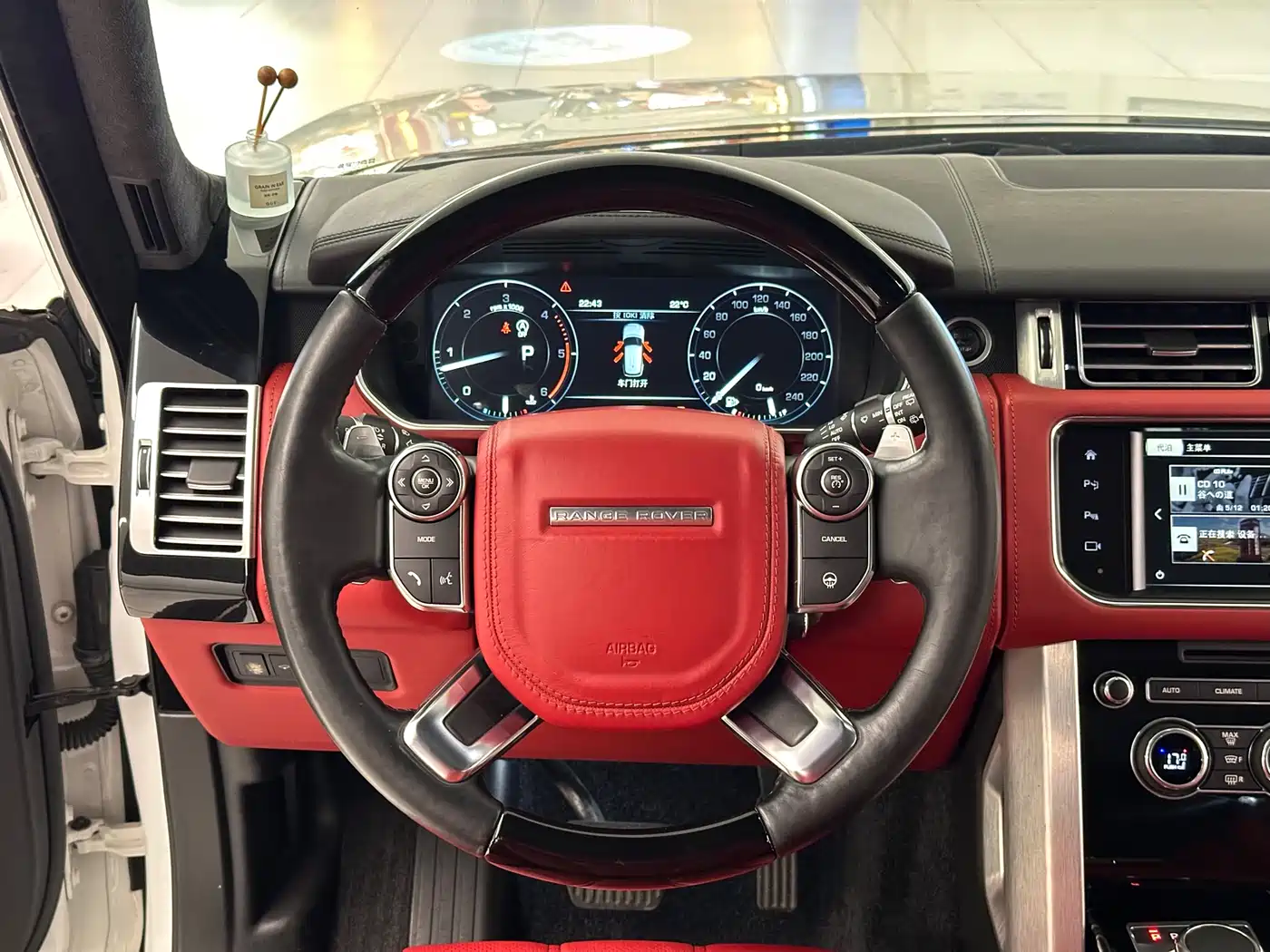 Land Rover Range Rover 2015 3.0 TDV6 Vogue фото 18