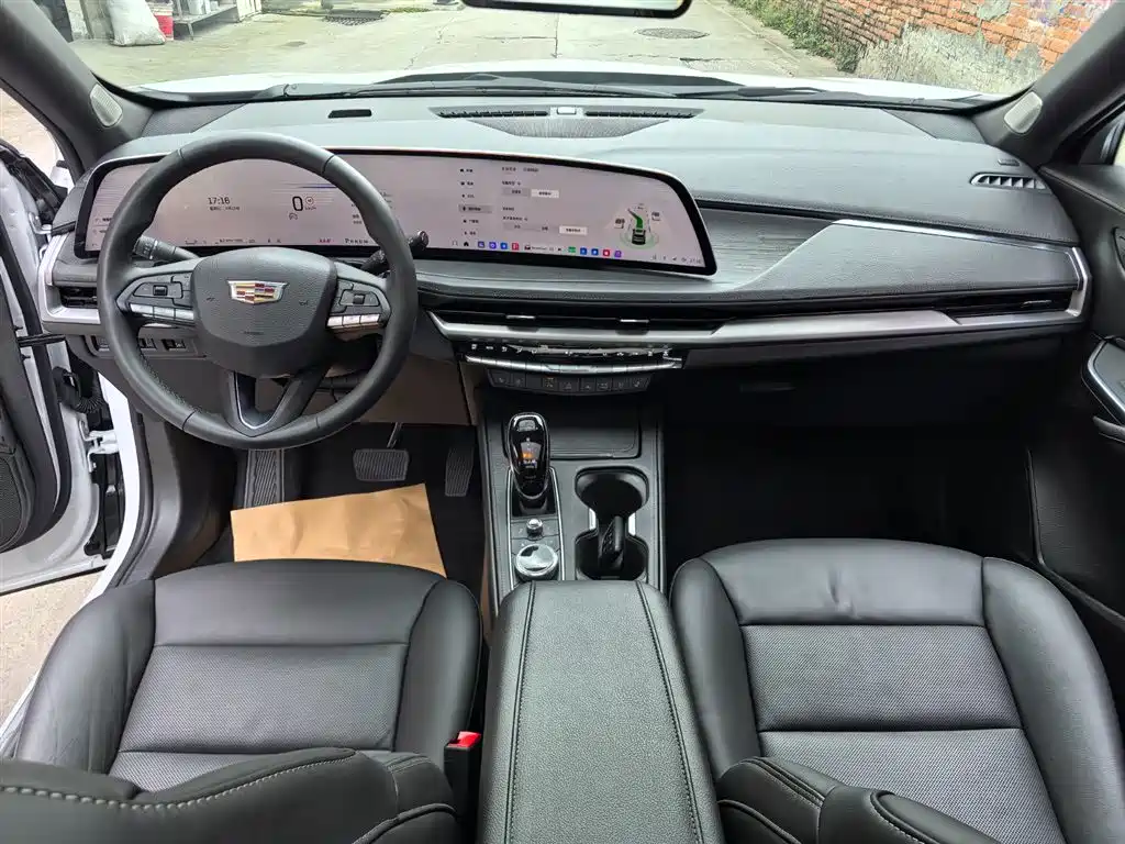 CADILLAC XT4
