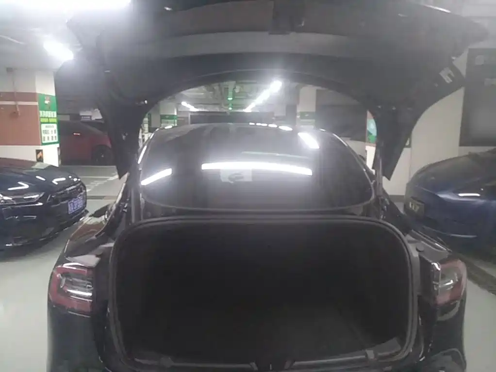 Photo 19 - Tesla Model 3