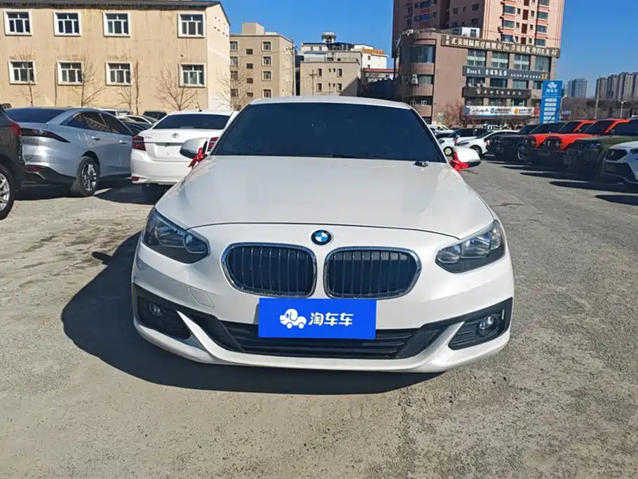 BMW 1 Series 2018 118i Fashion Edition фото 2