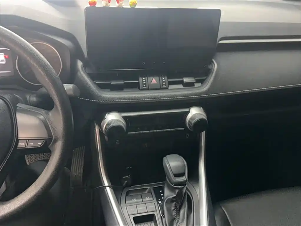 Toyota Wildlander 2023 2.0L CVT FWD LE фото 10