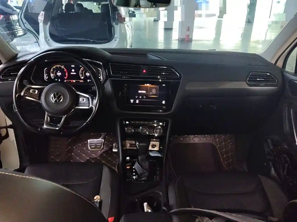Volkswagen Tiguan L 2021 330TSI Automatic 2WD R-Line Premium фото 10