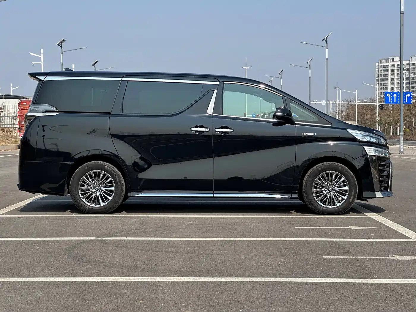 Toyota Vellfire 2021 Crown Hybrid 2.5L HV Supreme Edition фото 4