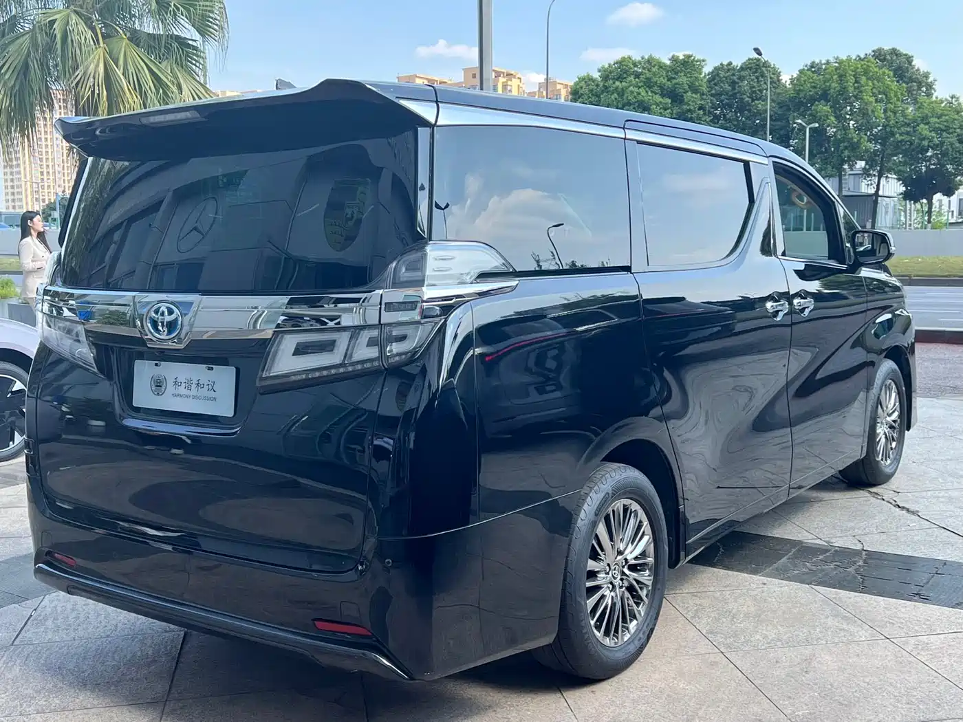 Toyota Vellfire 2020 Twin Engine 2.5L HV Premium Edition фото 13