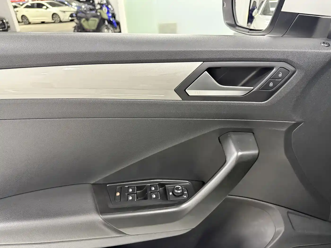 Volkswagen T-ROC 2020 280TSI DSG 2WD R-Line Pro фото 8