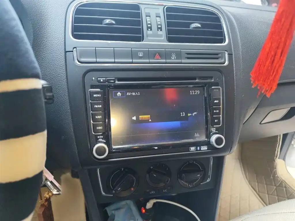 Volkswagen Polo 2014 1.6L Automatic Comfort Edition фото 6