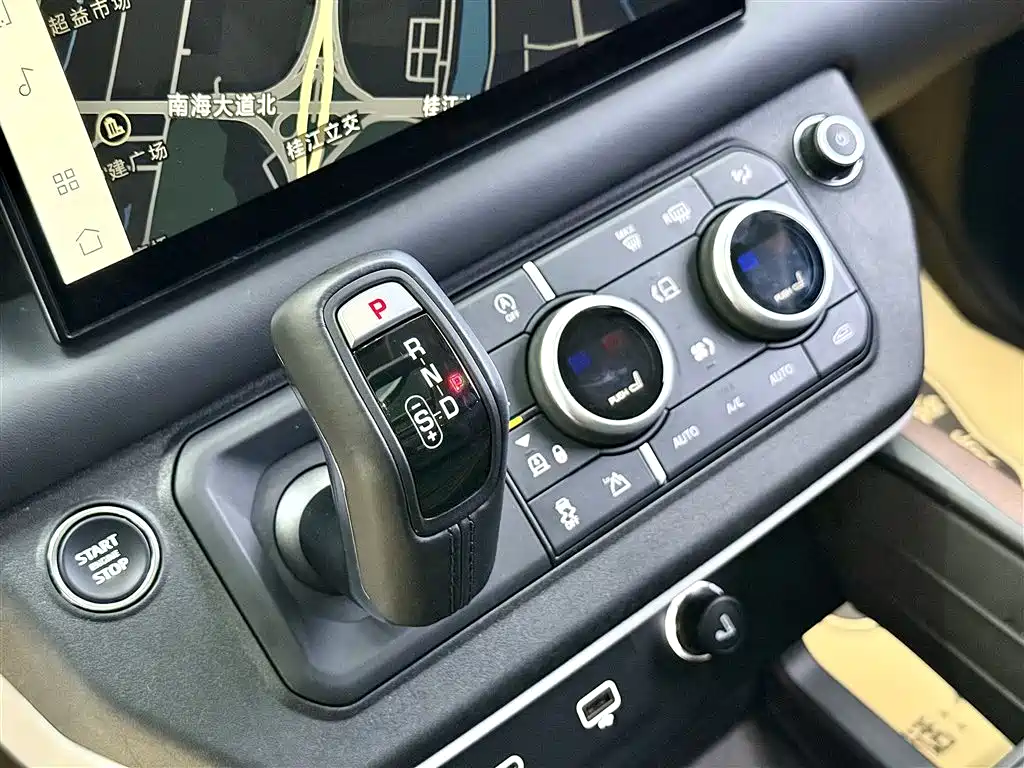 Land Rover Defender 2023 Facelift 110 3.0T P400 Dark Special Edition фото 18