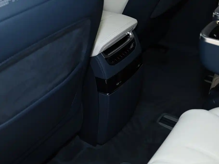 ZEEKR 009 2026 2024 6-seat Executive AWD 108kWh