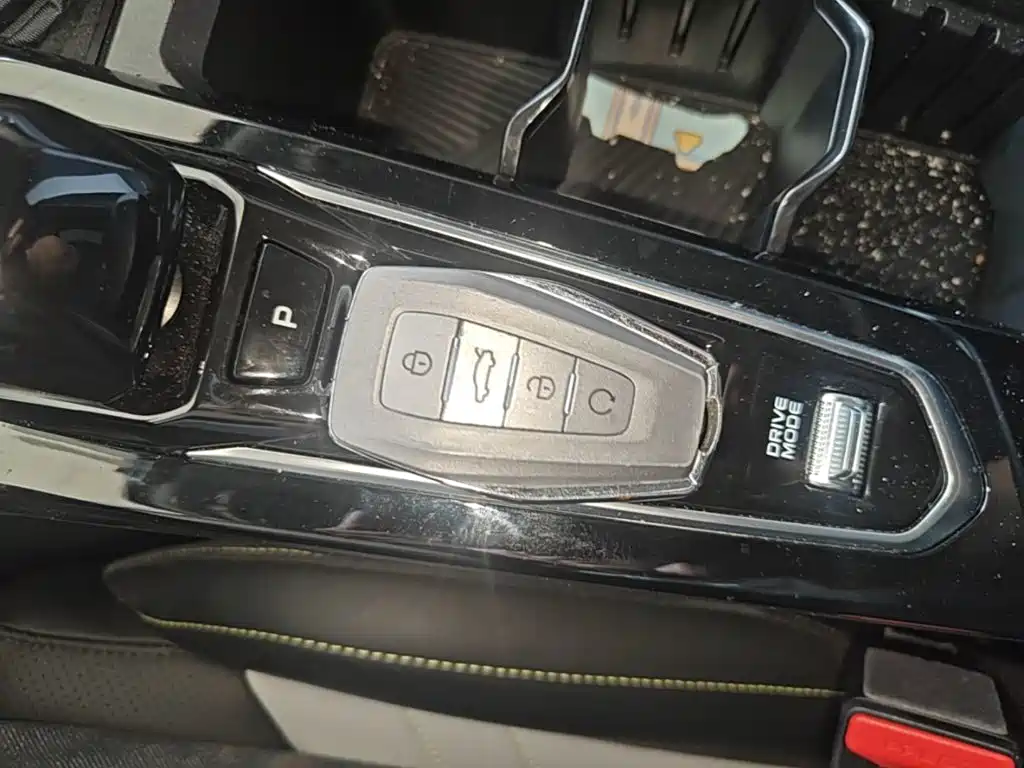 Фото 9 - Geely Coolray