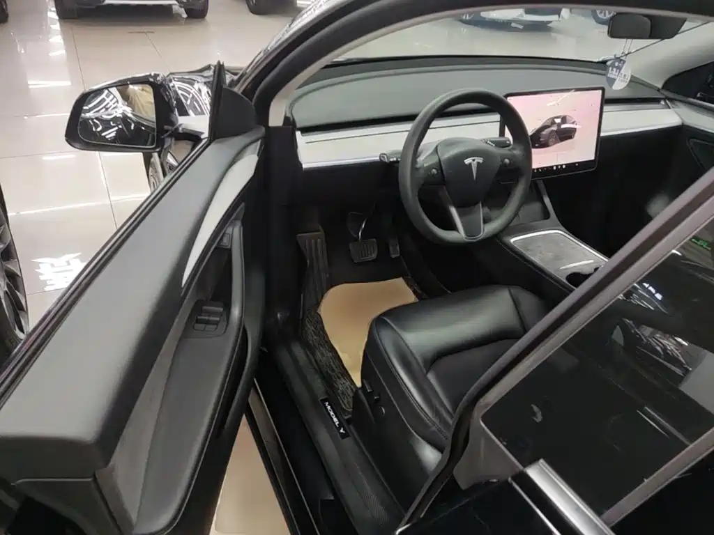 Photo 16 - Tesla Model Y