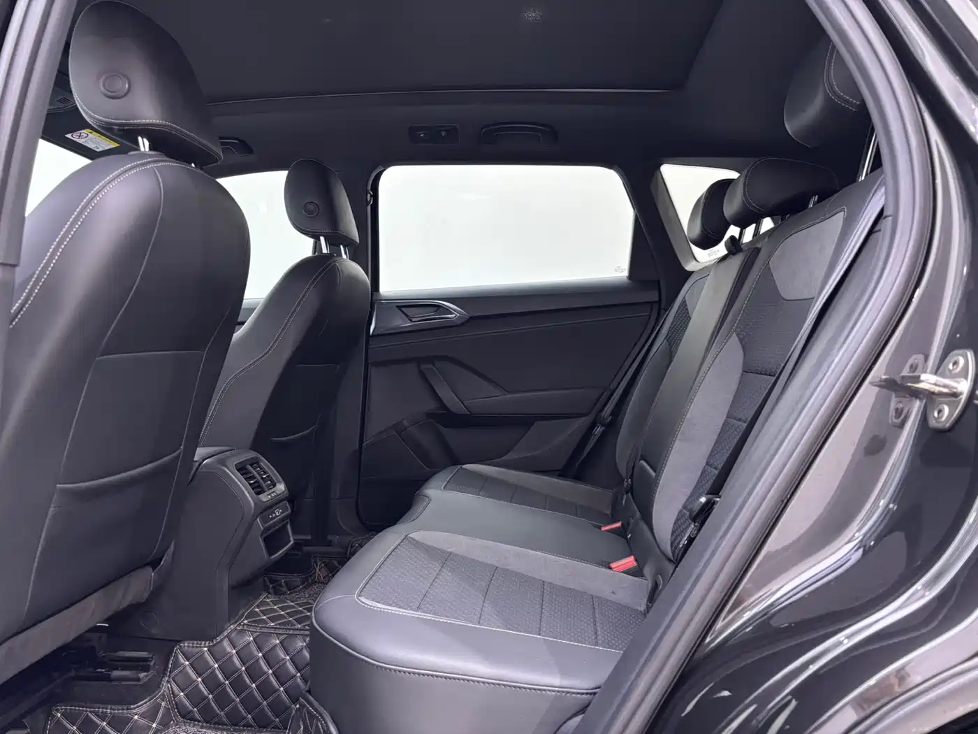 Volkswagen Tharu 2022 280TSI FWD R-Line фото 5