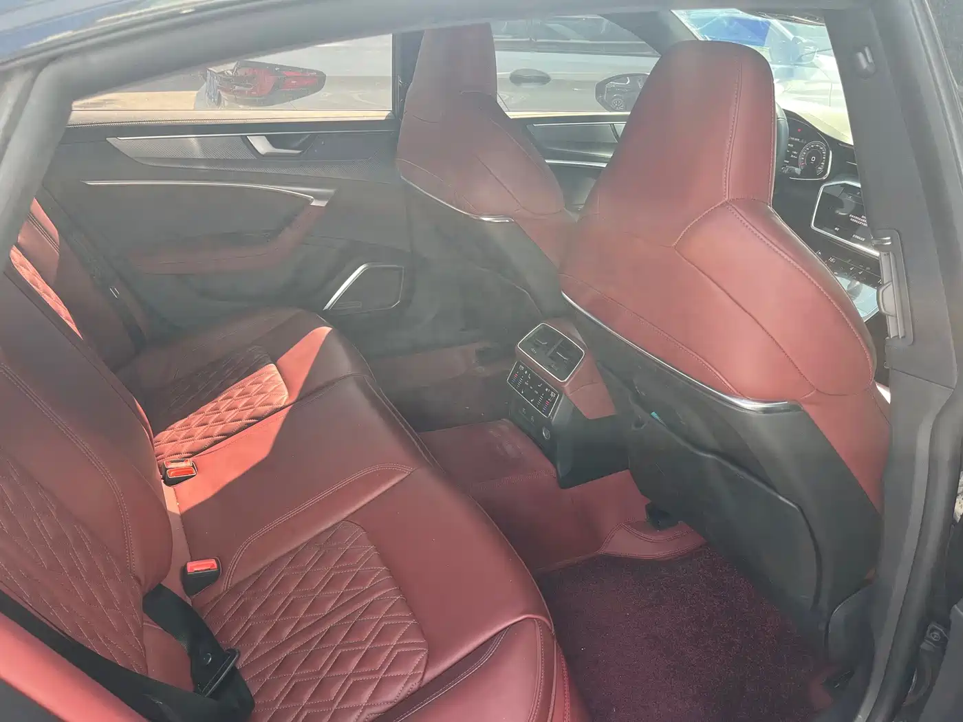 Фото 10 - Audi A7L