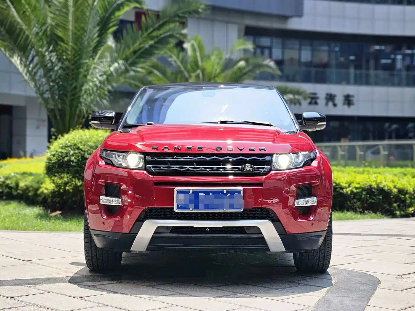Land Rover Range Rover Evoque (Import) 2013 2.0T 3-door Dynamic Edition фото 2