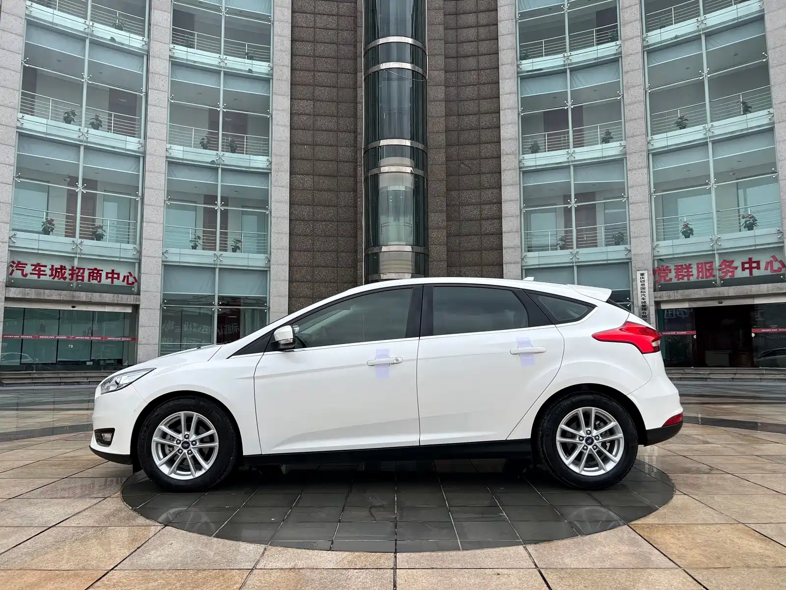 Фото 3 - Ford Focus