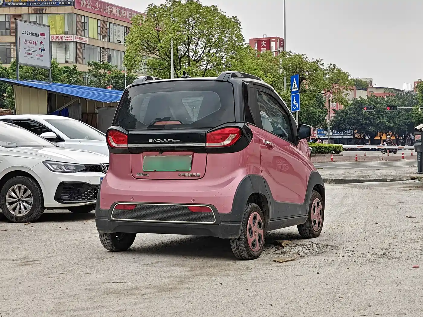 BAOJUN E100