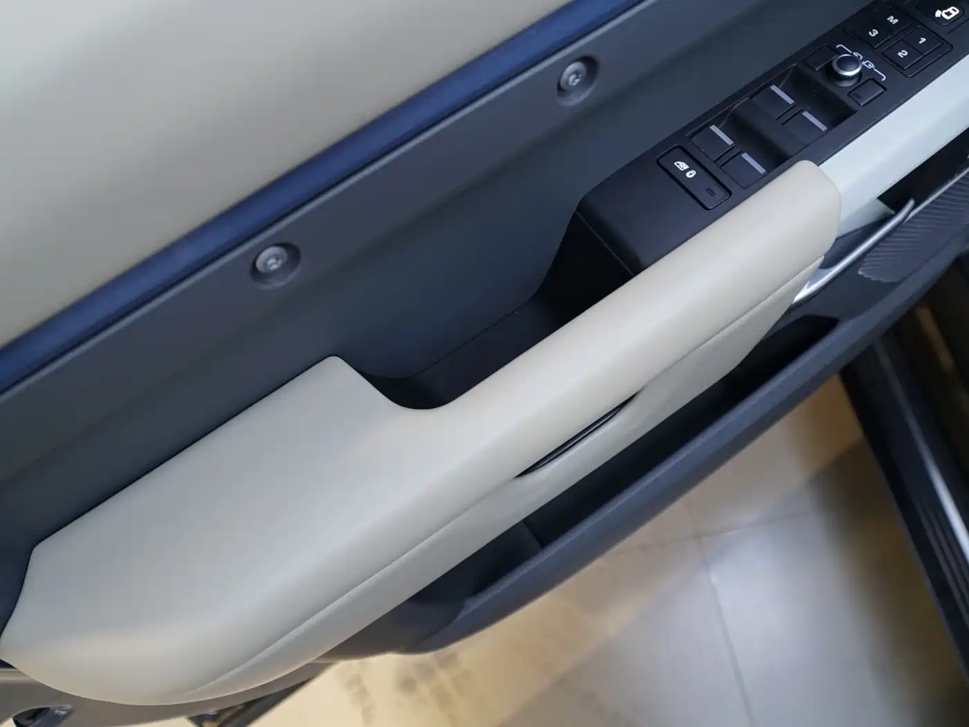 Land Rover Defender 2022 110 P400 X-DYNAMIC HSE фото 13
