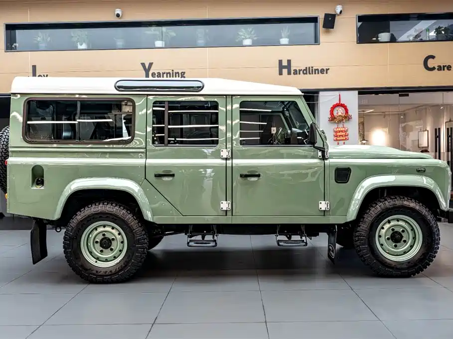 Land Rover Defender фото 3
