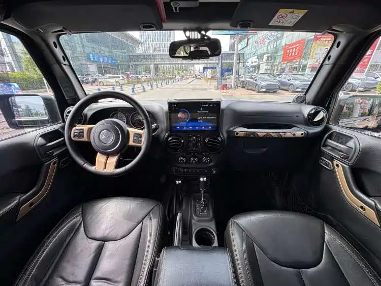 Фото 4 - Jeep Wrangler