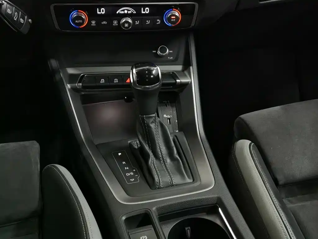 Audi Q3 2019 35 TFSI Progressive Sport фото 13