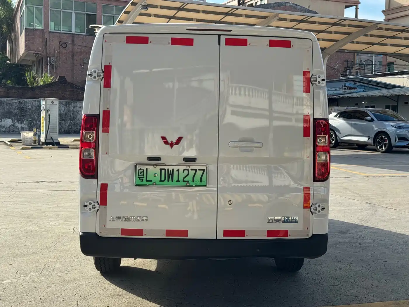 Wuling Motors Wuling Yangguang 2026 2024 Model 300km Comfort Enclosed Window Version 75kW