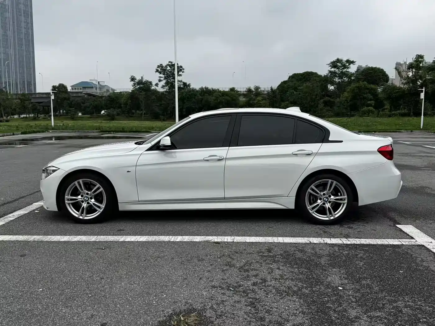 BMW 3 Series 2017 320Li M Sport фото 2