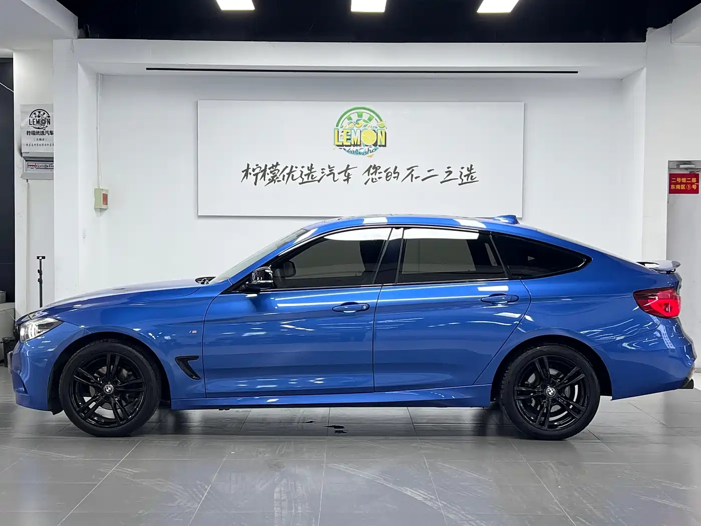 BMW 3 Series GT 2019 320i M Sport Black Night Edition фото 4