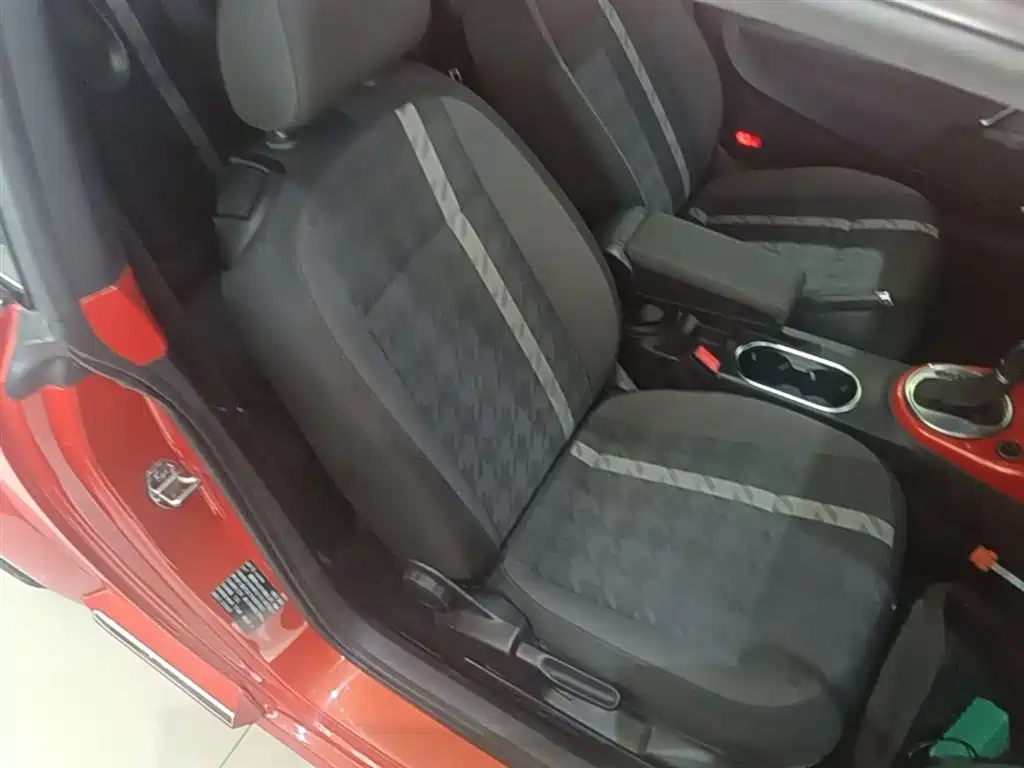Volkswagen Beetle 2018 180TSI Trend Joy Edition фото 19