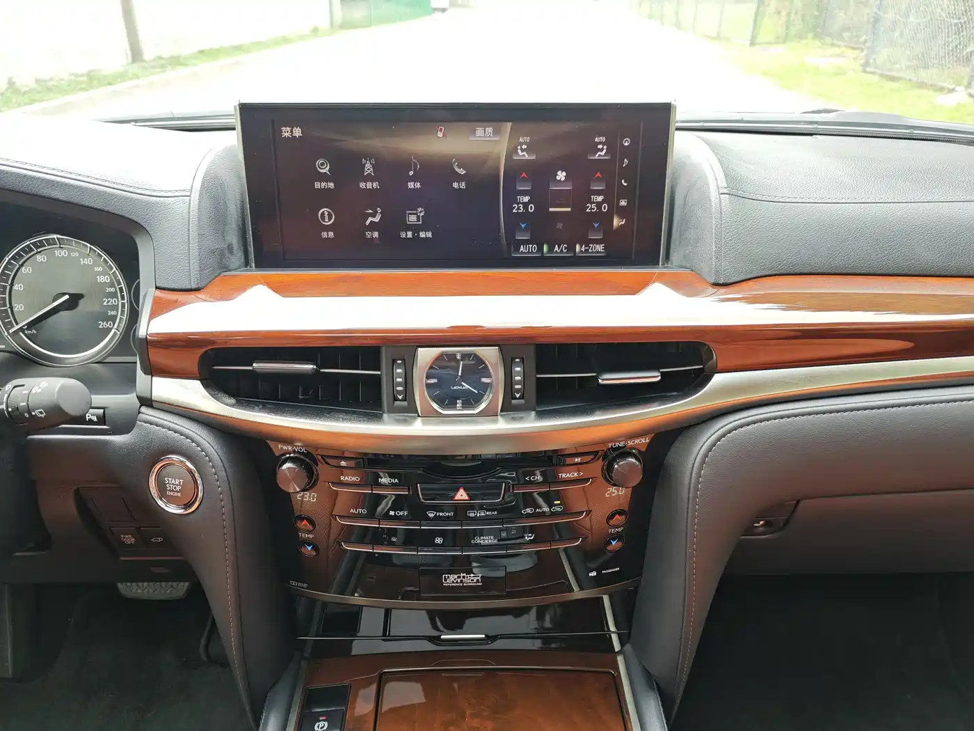 Lexus LX 2016 570 Dynamic Luxury Edition фото 13