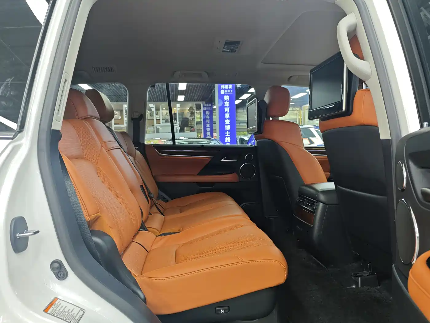 Lexus LX 2016 570 Dynamic Luxury Edition фото 8
