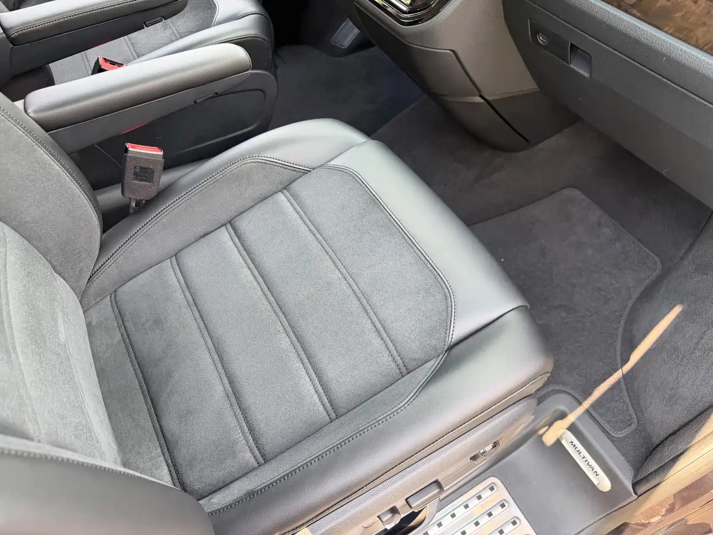 Volkswagen Multivan 2019 2018 2.0TSI 4WD Explorer Edition 7-Seater
