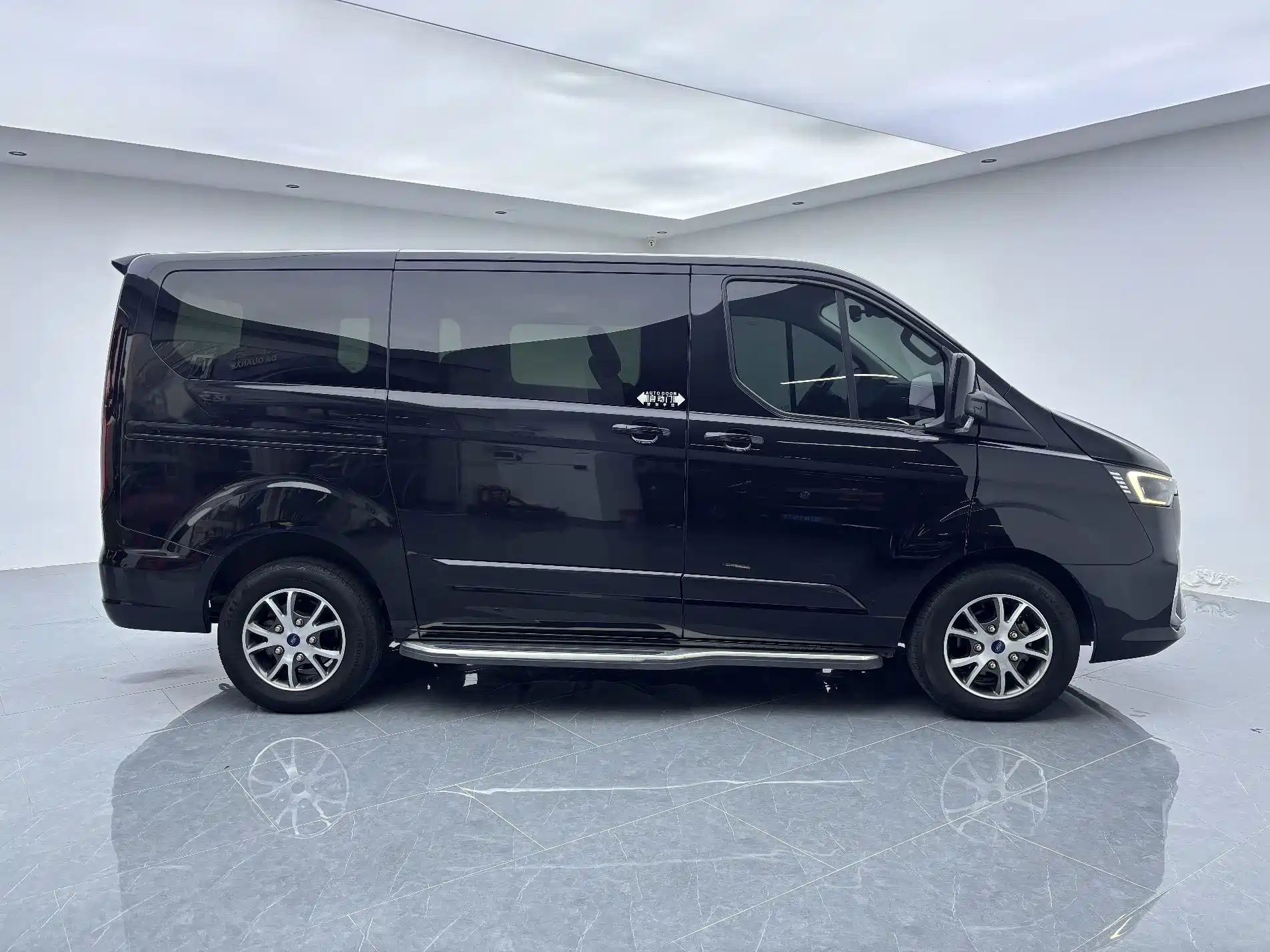 Photo 6 - Ford Tourneo