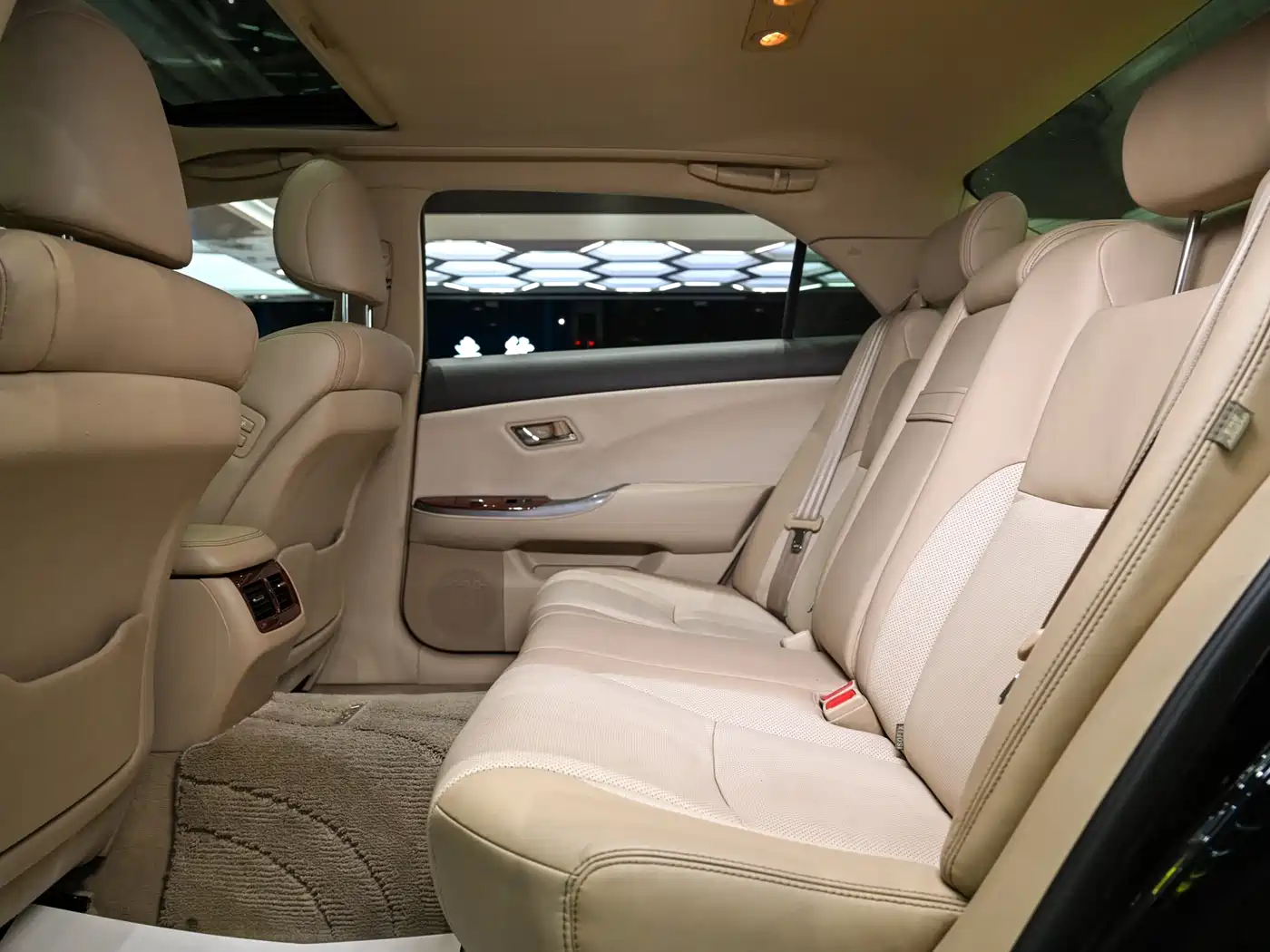 Toyota Crown 2012 2.5L Royal Leather Edition фото 17