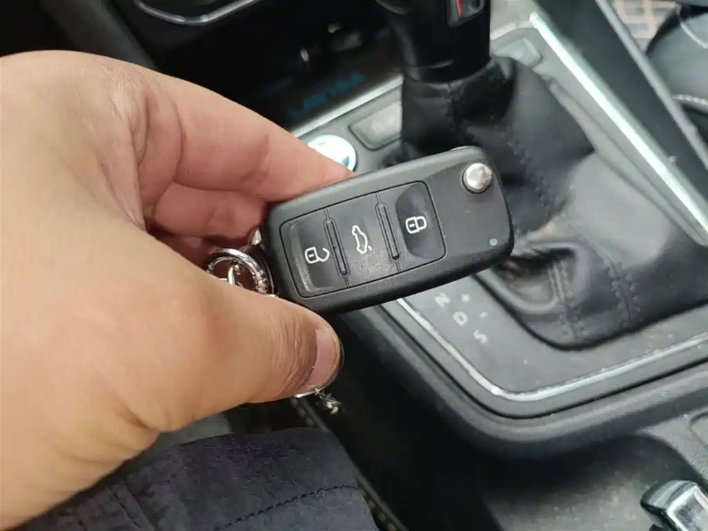 Volkswagen Lavida 2017 1.6L Automatic Comfort Edition фото 9